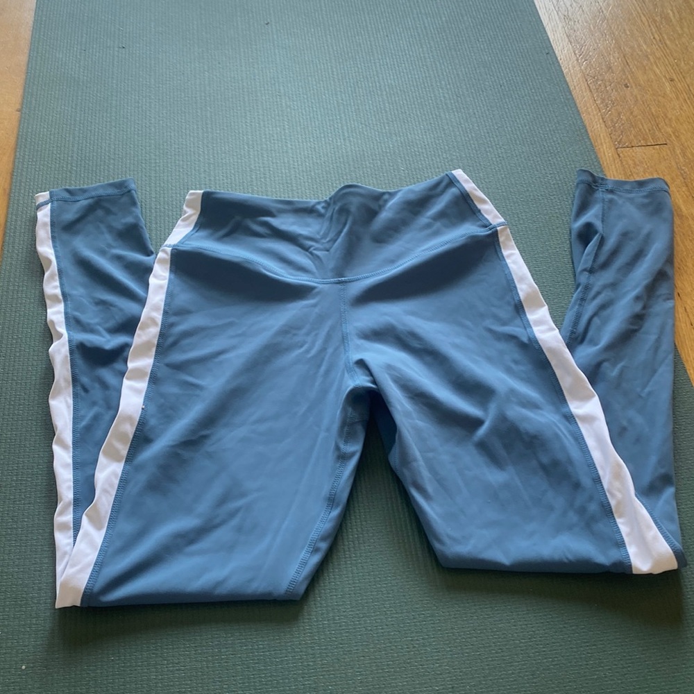 Relleciga blue and white striped leggings size small